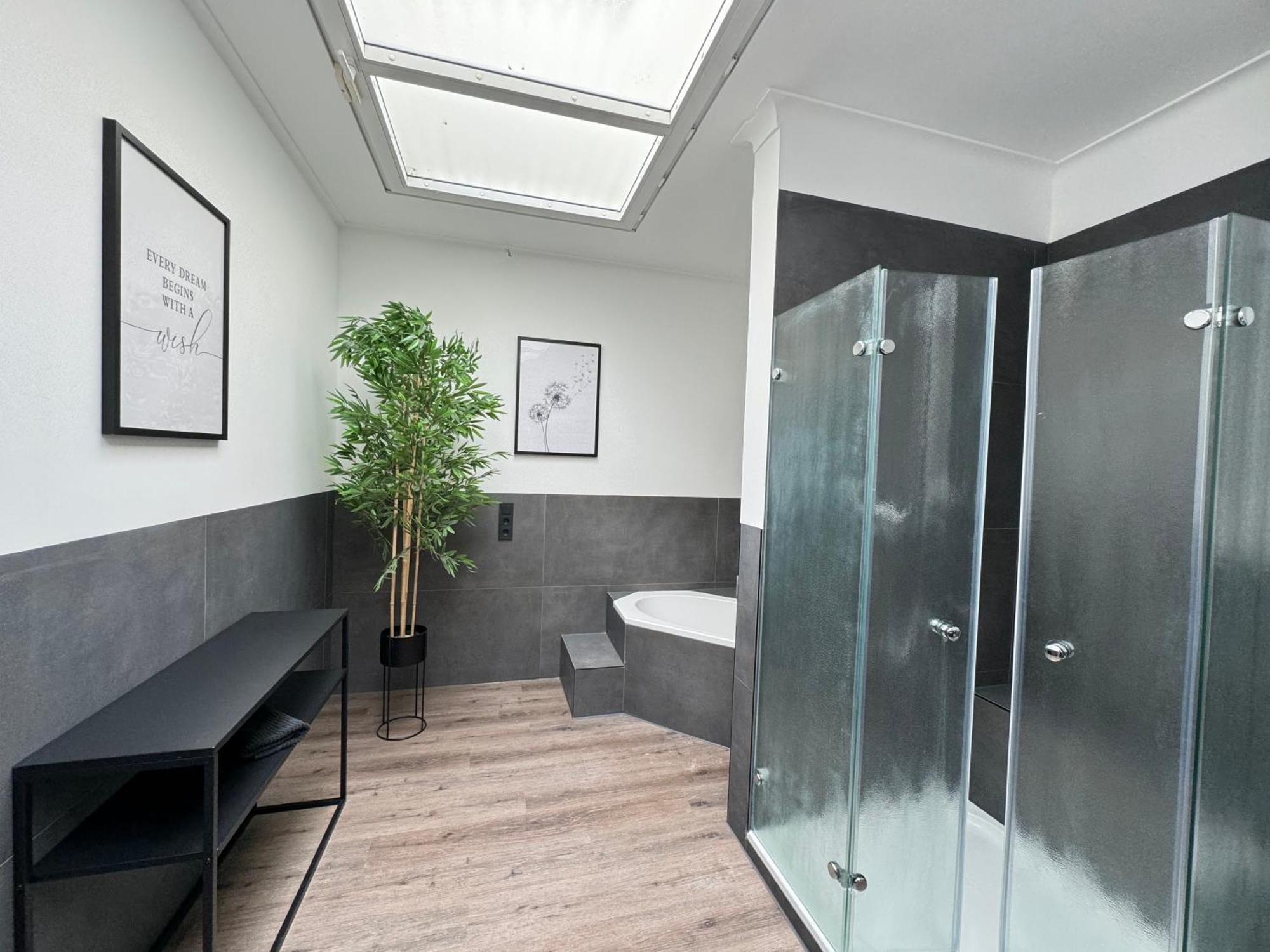 220 Qm Penthouse Wohnung Mit Fahrstuhl - Ohne Spa MHG Esterno foto
